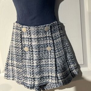 Adorable chic rough stitch faux cc skort in blues&grays for Fall! Tres chic💋